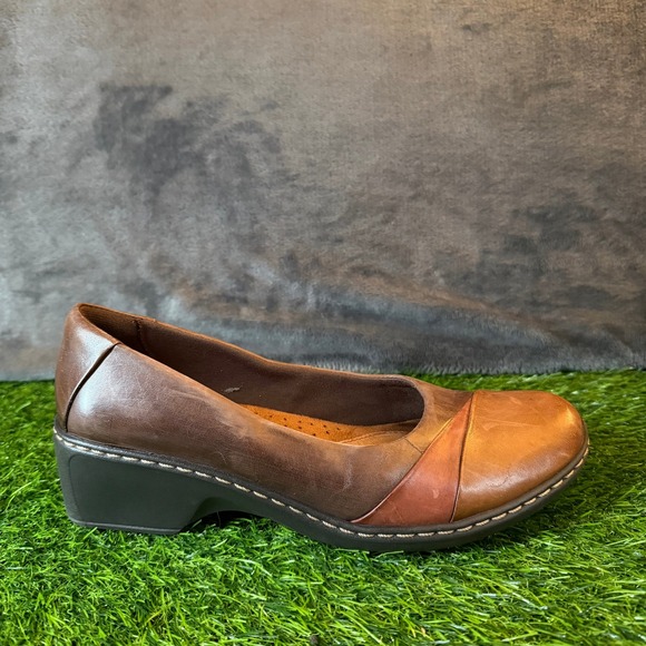 Cobb Hill Brown Leather Wedge Pumps Round Toe Slip On Shoes CAF01BRM Womens 8.5 - Picture 2 of 13